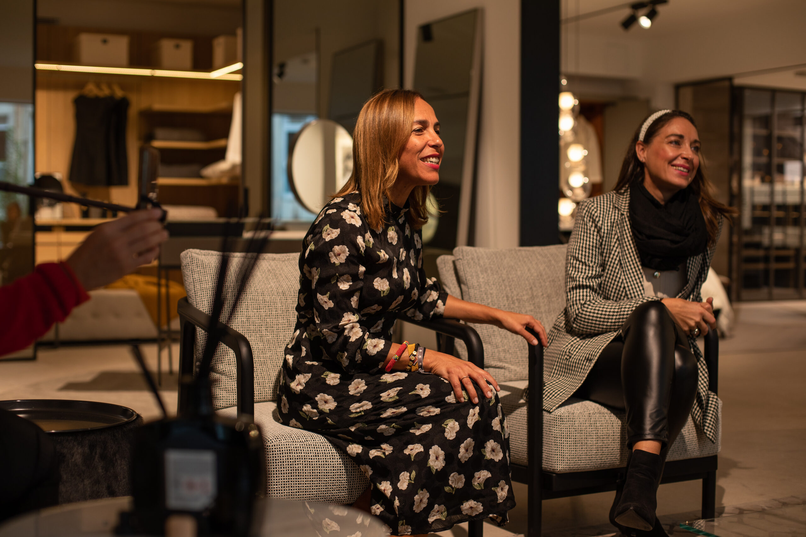 mujeres sonriendo