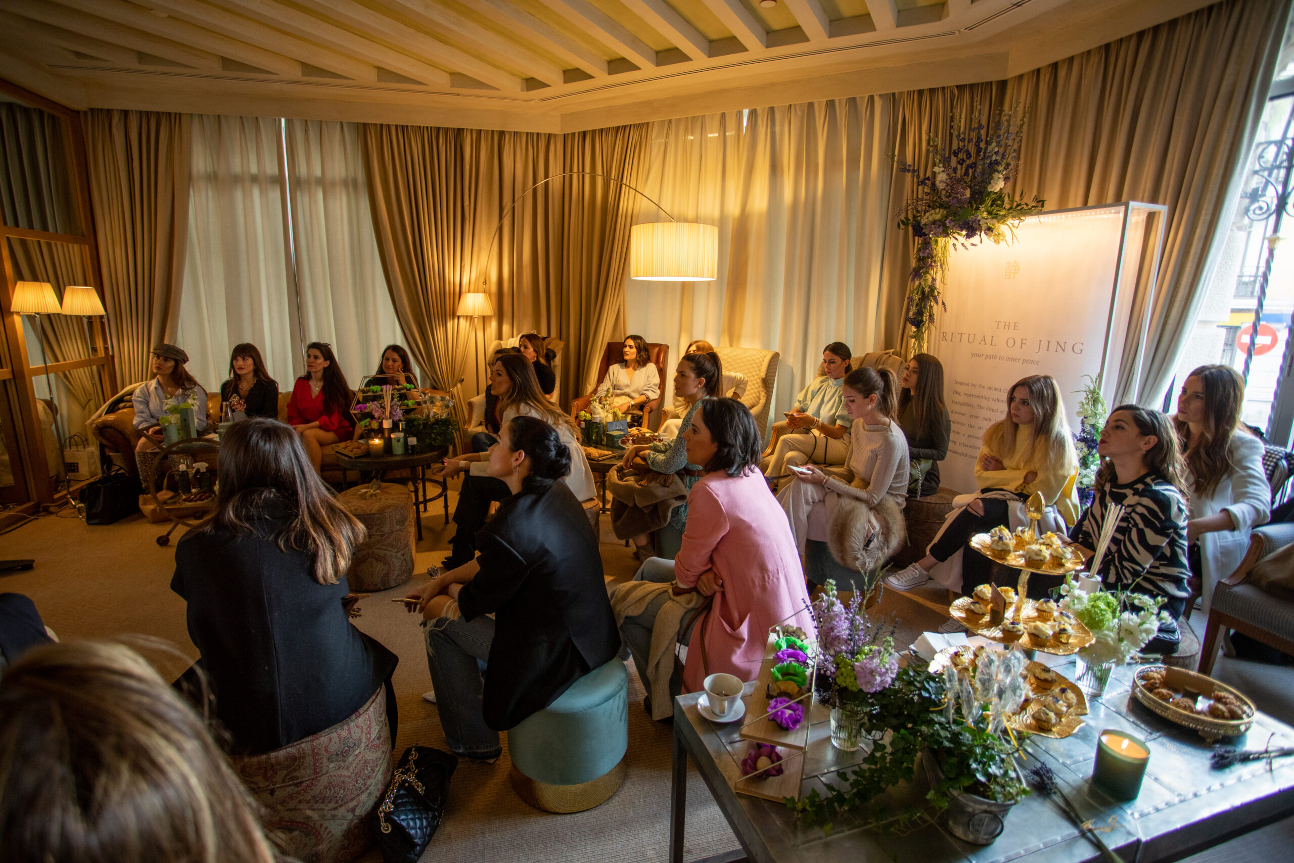 chicas reunidas