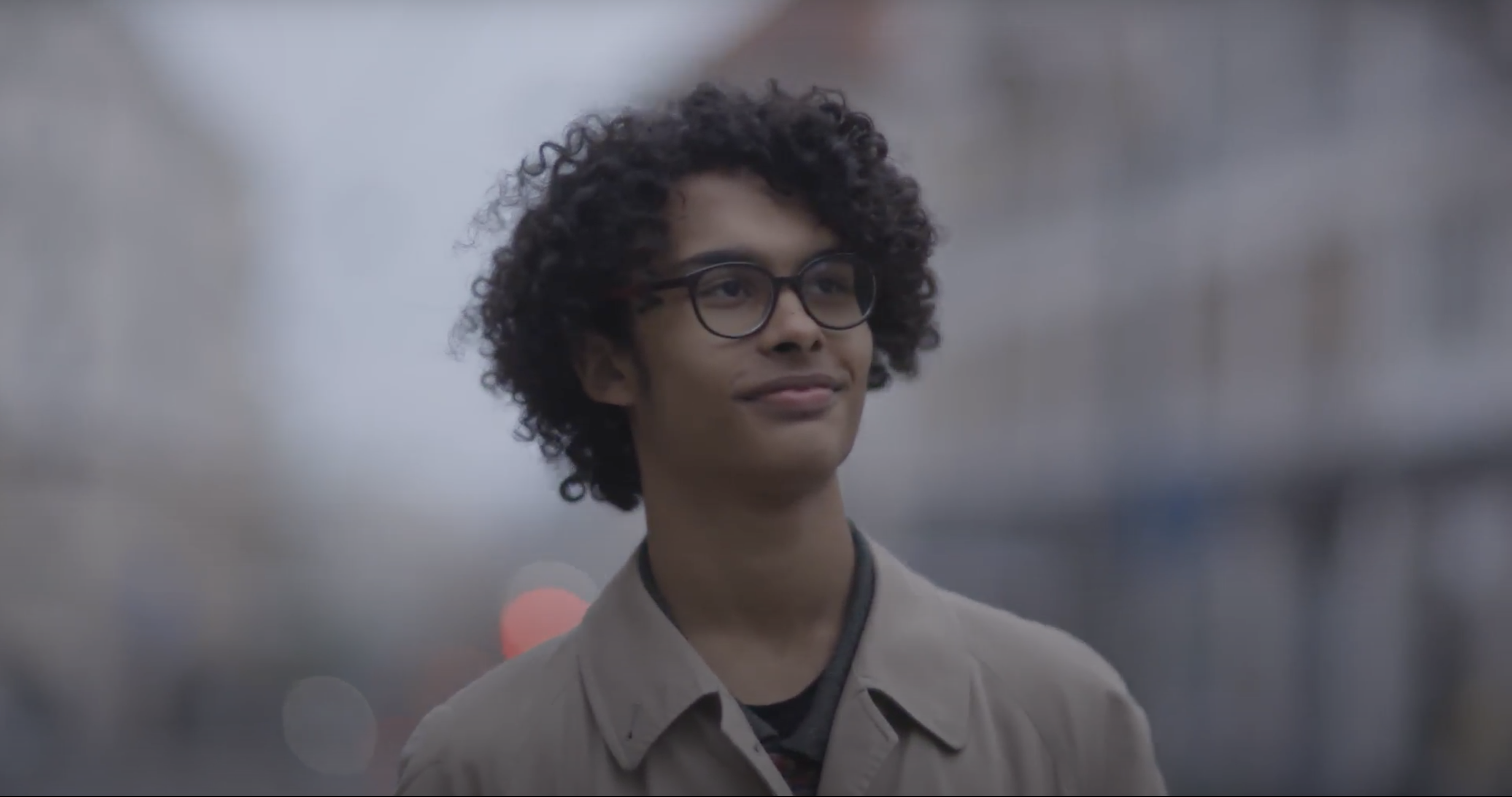 hombre con gafas