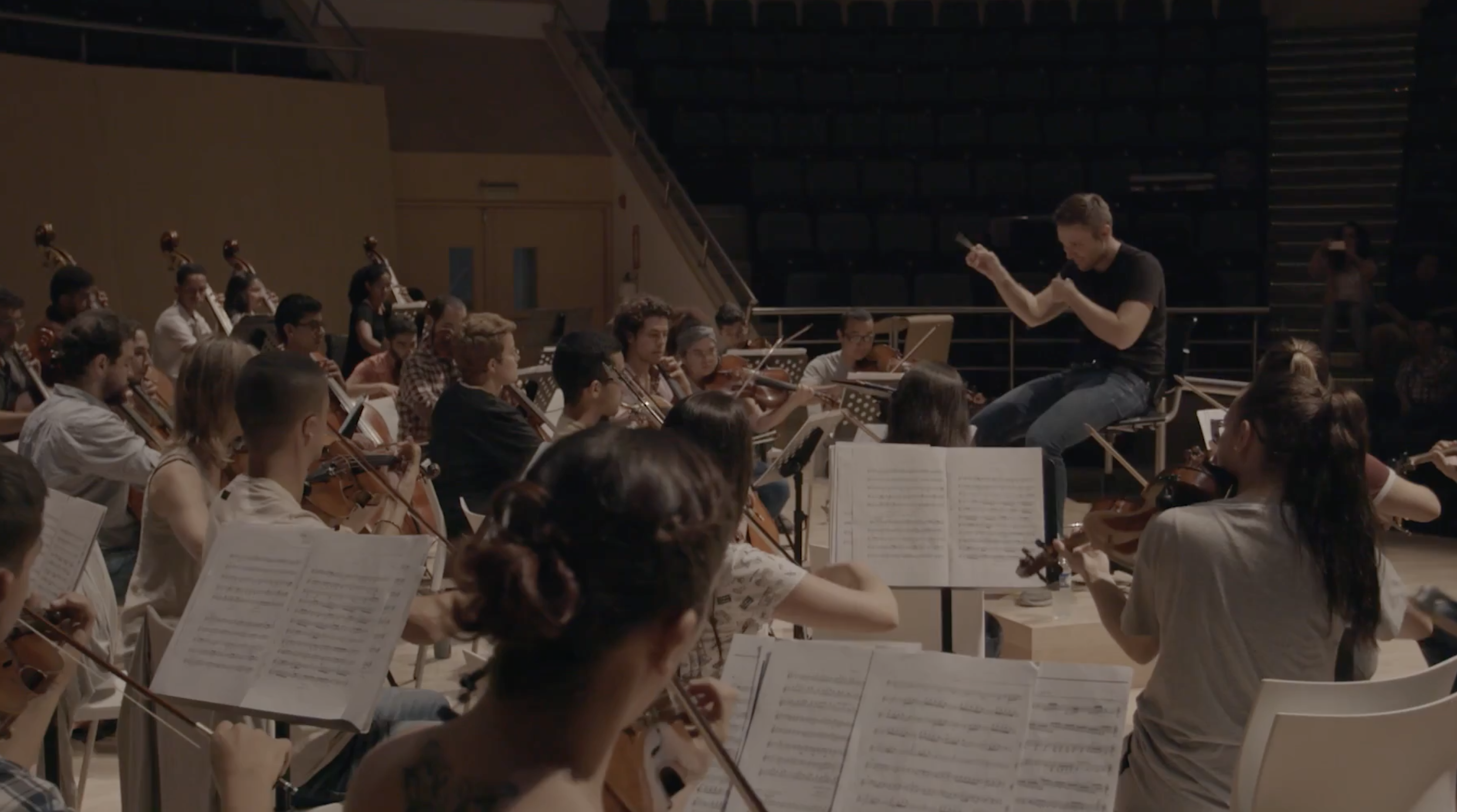 orquestra tocando