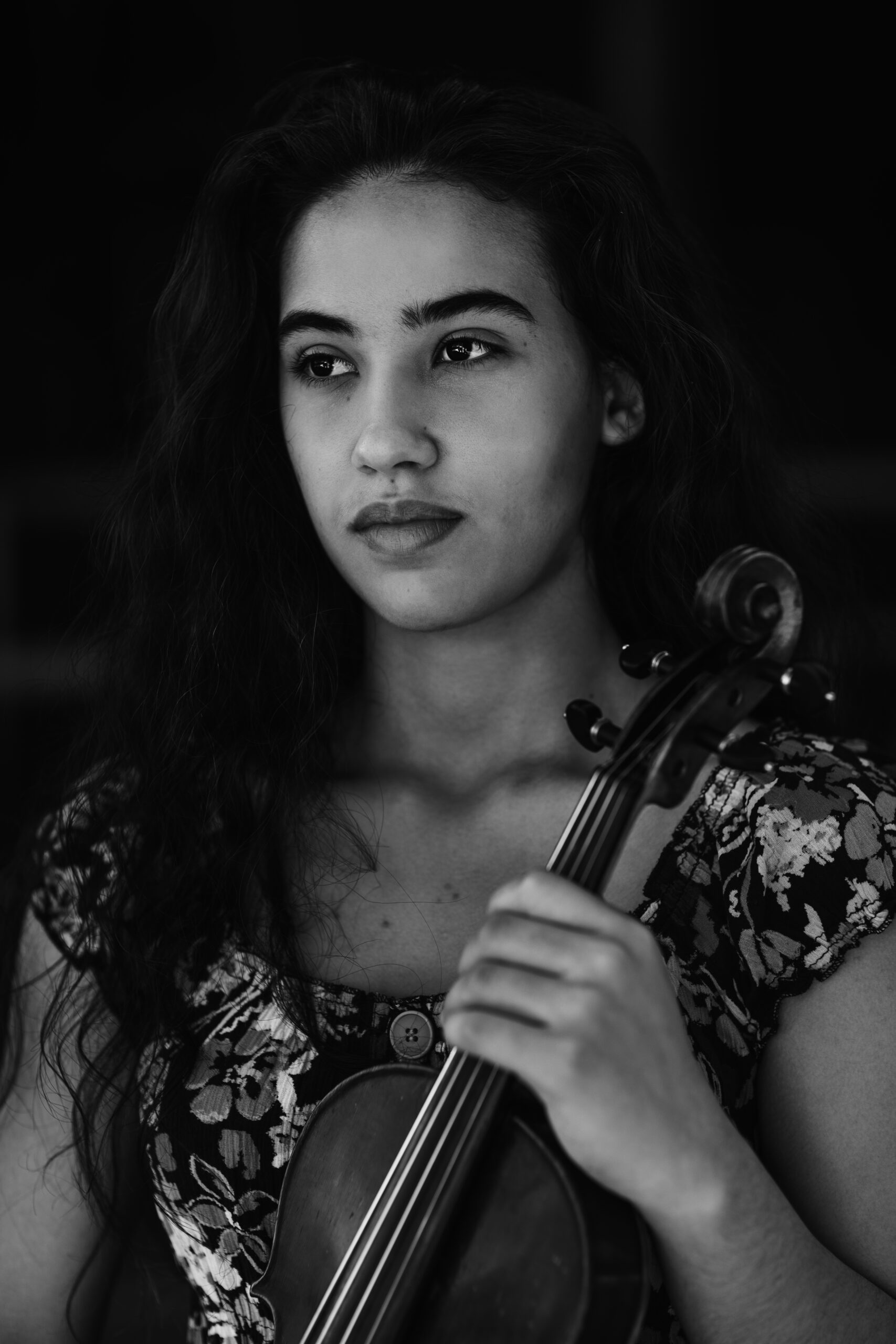 mujer con violín