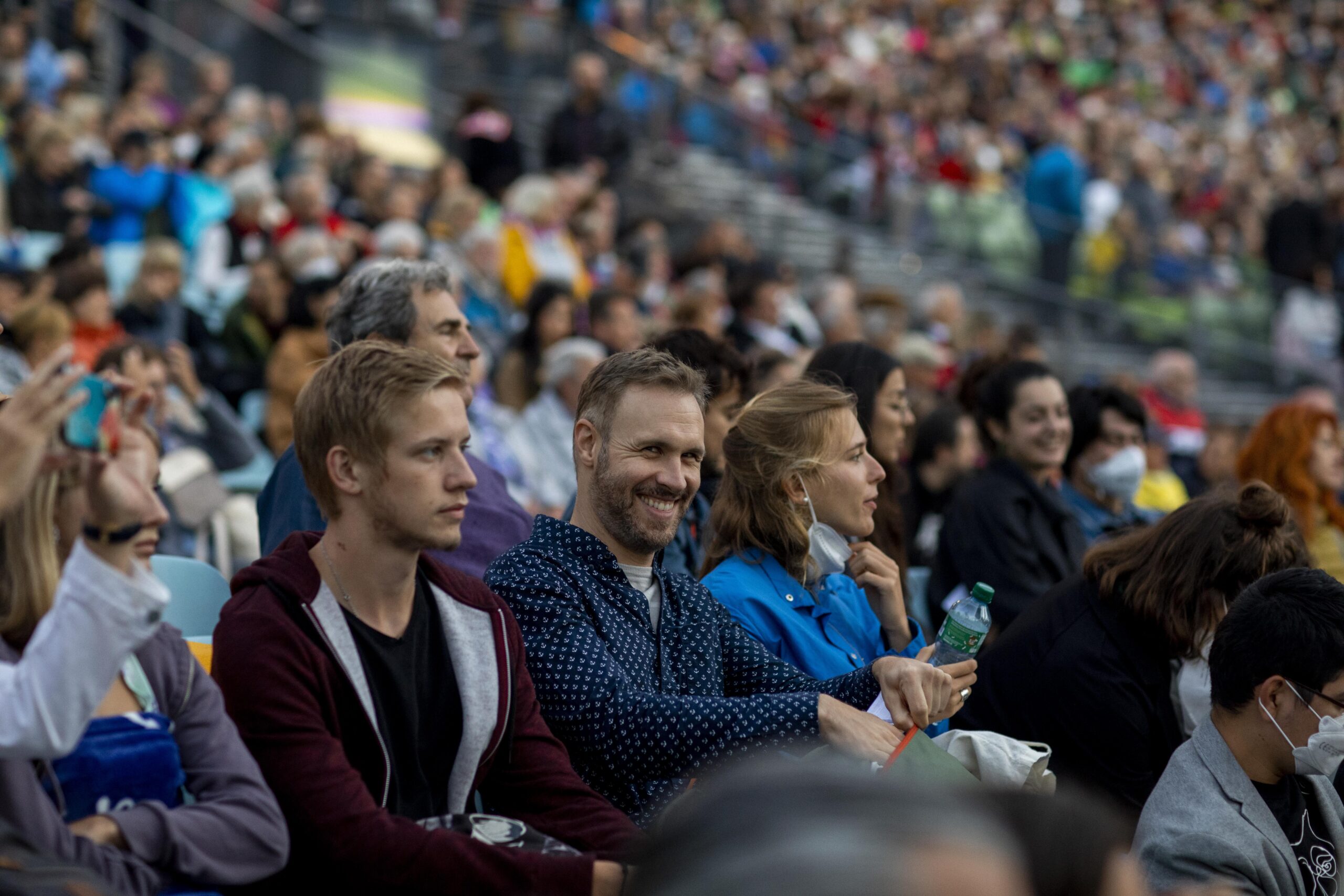 gente en un estadio