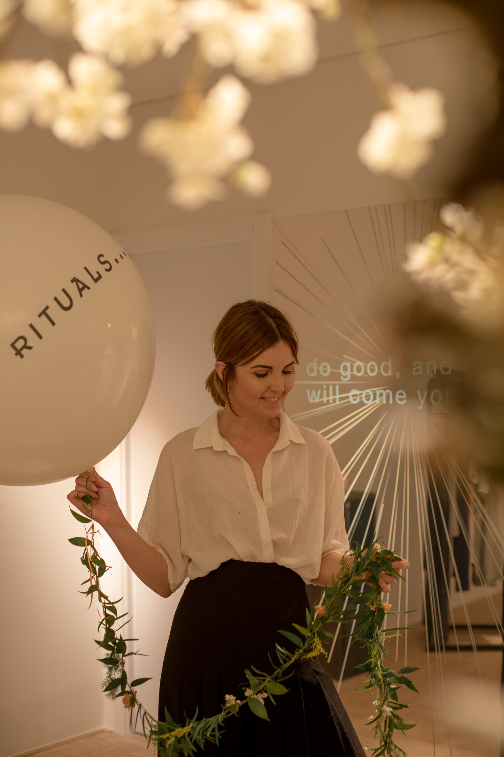 chica con globo rituals