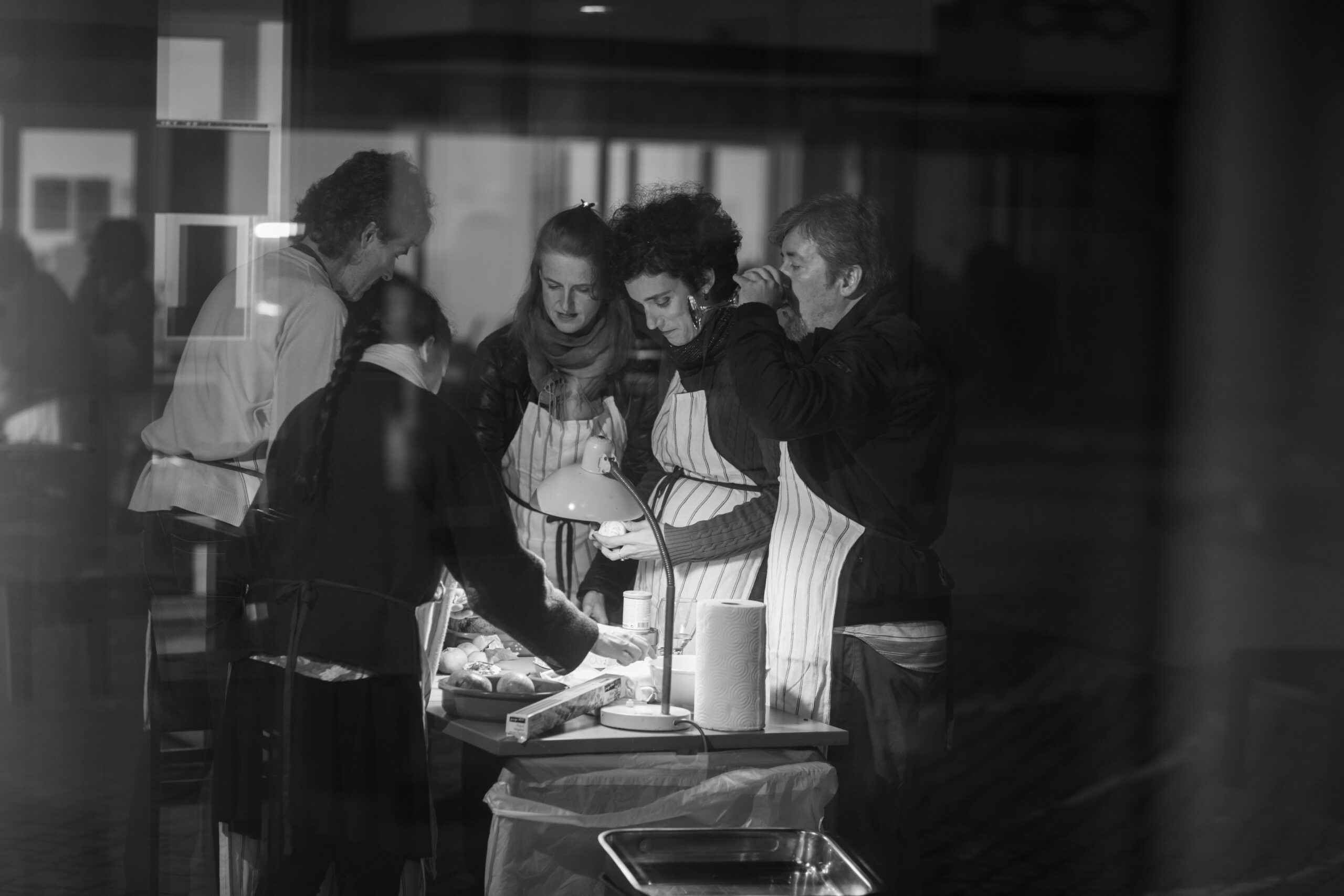 gente cocinando